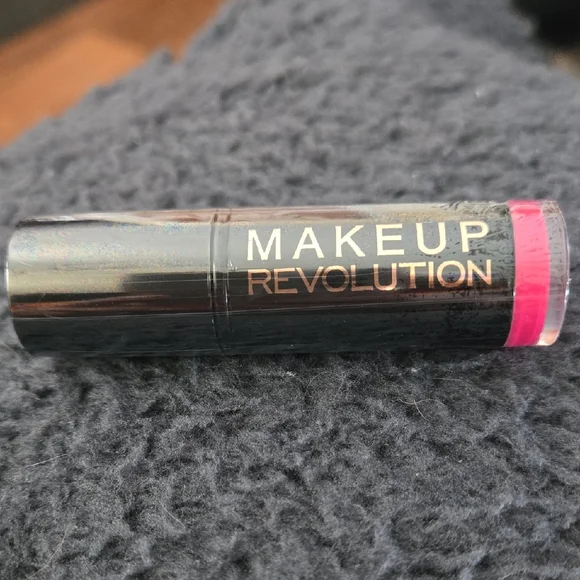 Makeup Revolution Lipstick Dazzle
