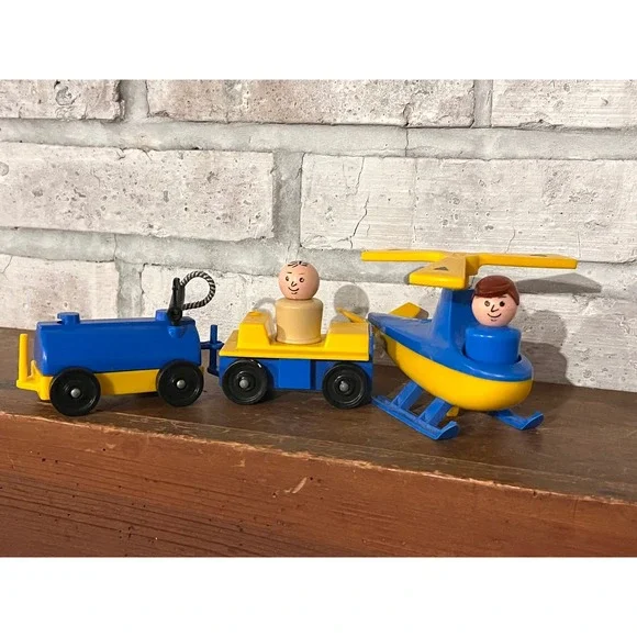 Vintage Fisher-Price Little People Play Family Jetport 5 Piece‎ Set