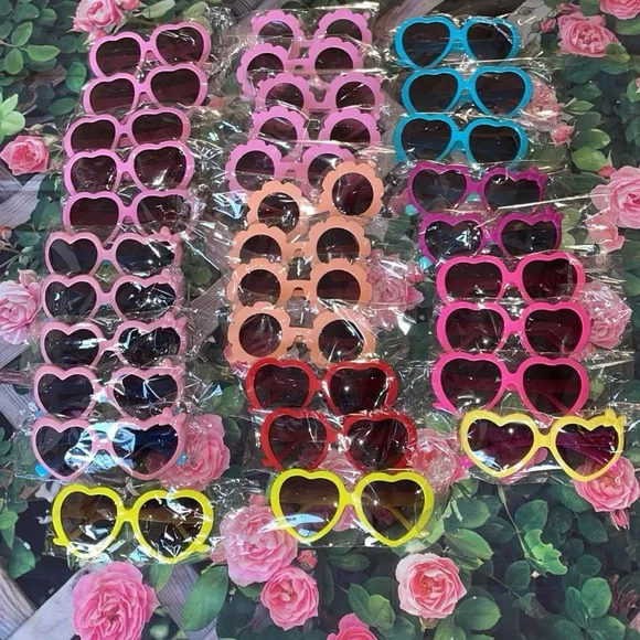 New! 2 x $6 Kids sunglasses adorable