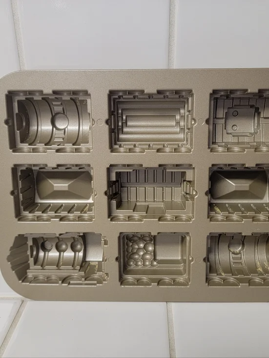Williams Sonoma Railway 3D Train Cake Pan