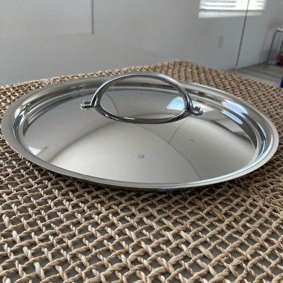 NWOT WILLIAMS SONOMA STAINLESS STEEL LID LARGE BRAND NEW NEVER USED