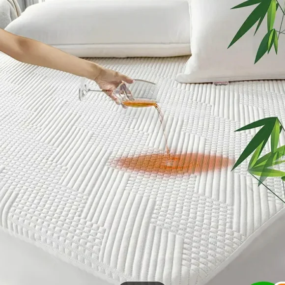 PREMIUM BAMBOO WHITE QUEEN WATERPROOF QUILTED MATTRESS PROTECTOR/ COVER