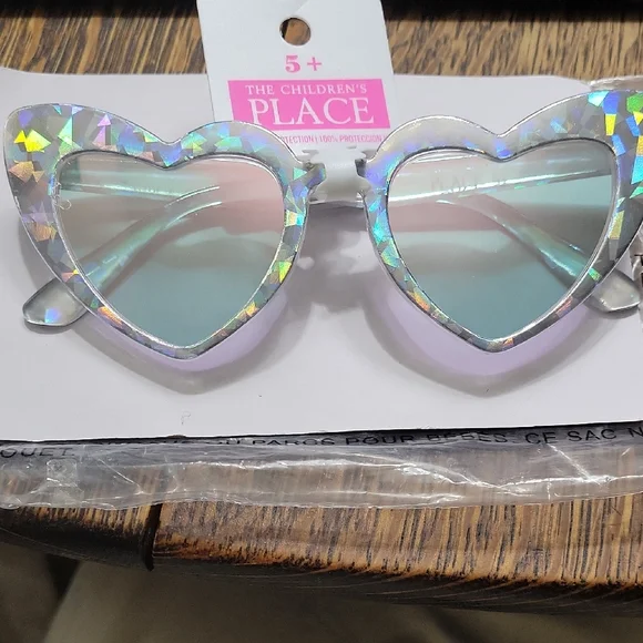 THE CHILDRENS PLACE HEART SHAPE CAT EYE SUNNIES NWT KIDS
