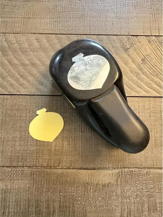 Stampin’ Up ornament shape punch