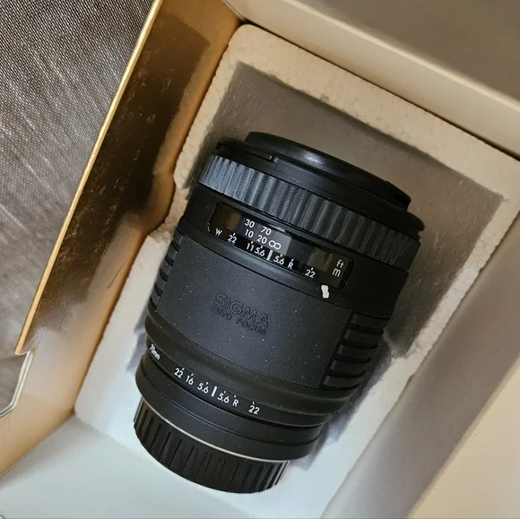 New Sigma 70-210mm F/4-5.6 UC Auto Focus Lens (Made In Japan)
