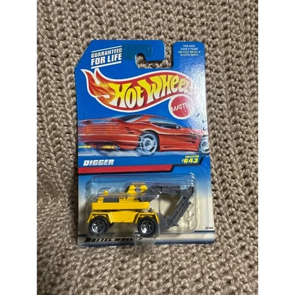 Hot Wheels Mattel Digger Die-Cast Car #643 New In Package