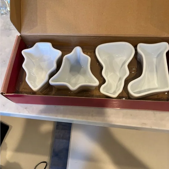 Williams Sonoma Red Holiday Ramekins Set