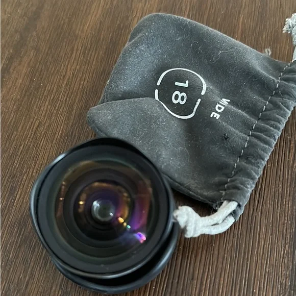 Moment wide angle lens iPhone attachment