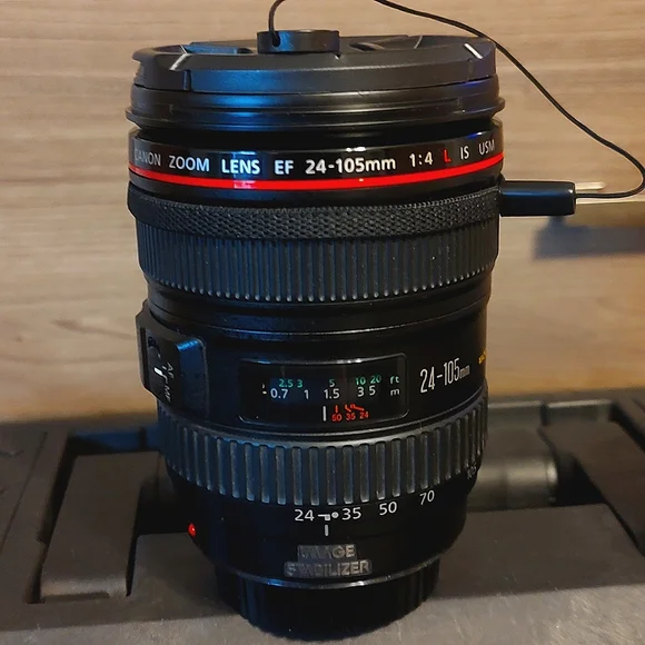 Canon zoom lens EF 24-105mm 1:4 L IS USM