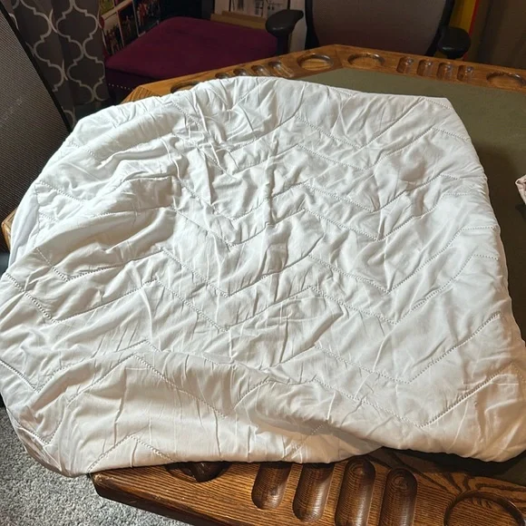 Mattress cover size XL for dorm bed