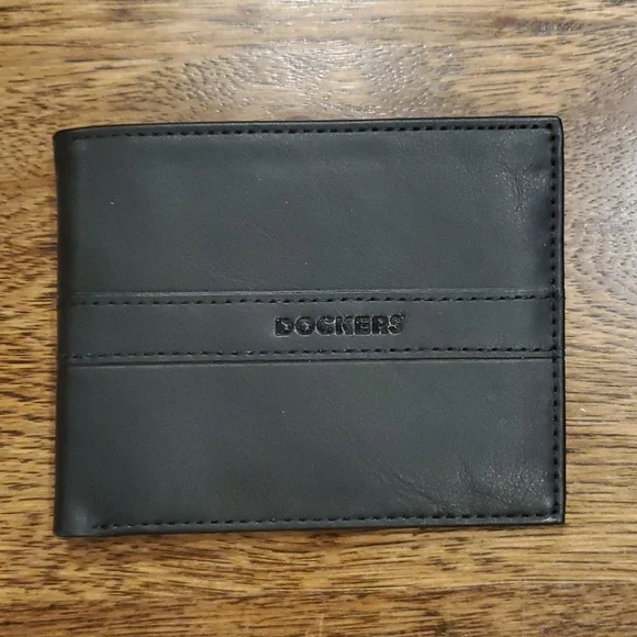 Mens Dockers single strip bifold wallet