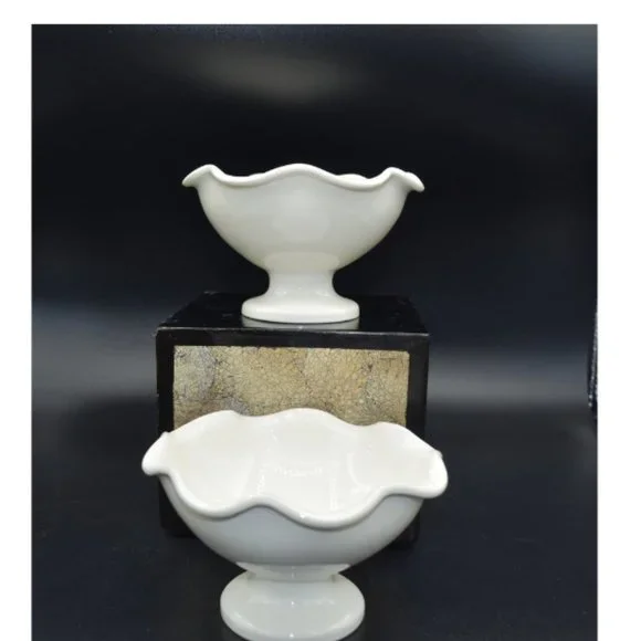 Williams Sonoma Footed dessert Bowls Set of 2
