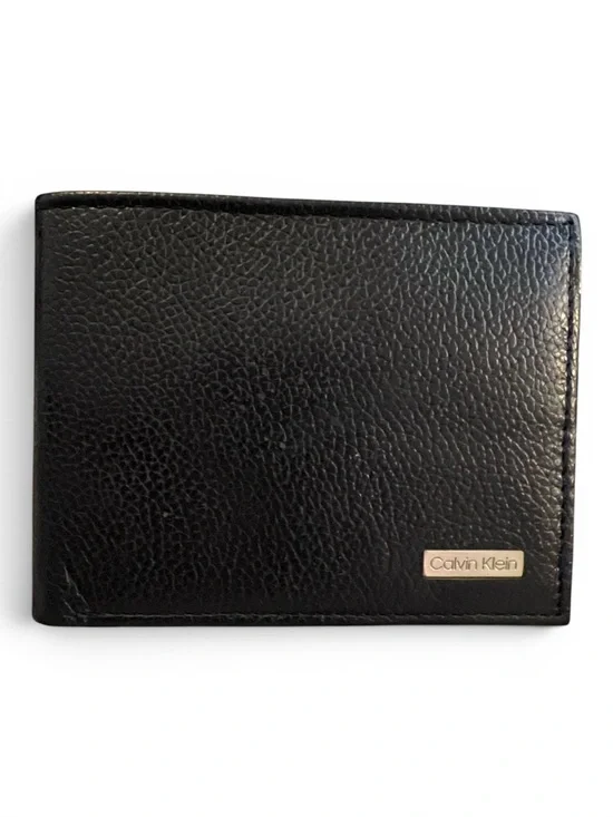 Calvin Klein Men’s Pebble Genuine Leather Bifold Wallet with Logo Plaque