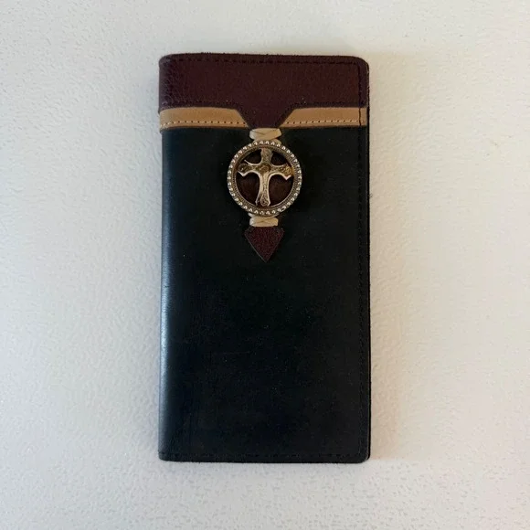 Texas Leather Manufacturing western rodeo wallet silver cross concho‎