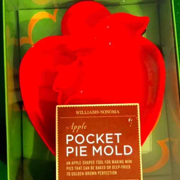 Williams Sonoma Pocket Pie Mold