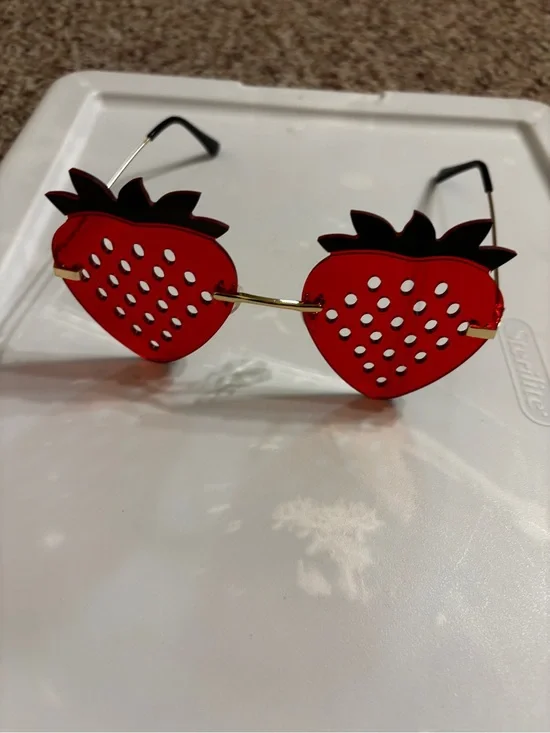 ⬇️Red Strawberry Kids Novelty Sunglasses