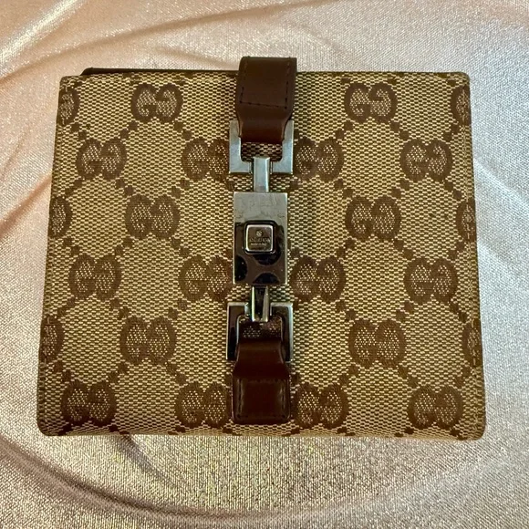 Gucci vintage Brown Monogram Wallet with silver hardware. 🔥