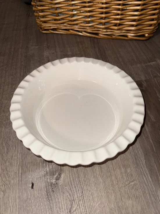Williams Sonoma White Fluted Ceramic Pie Dish