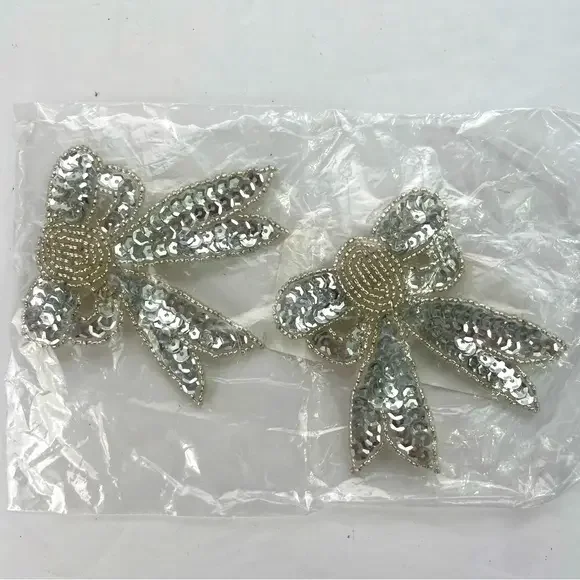Metallic Silver Sequins Bow Appliqué‎