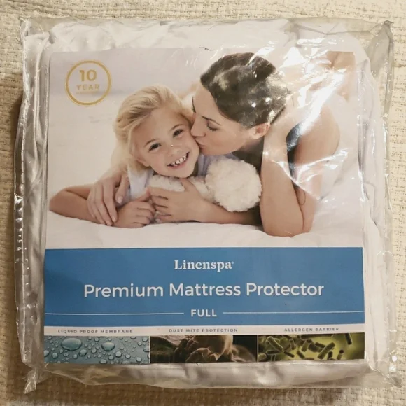 Full Size Mattress Protector *NWT*