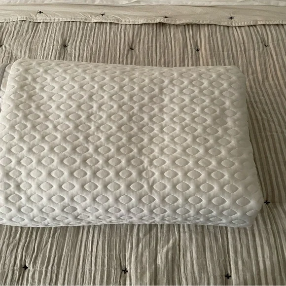 Bedgear brand mattress pad. King size. Brand new.