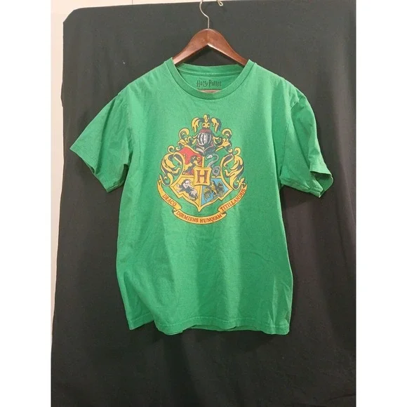 HARRY POTTER‎ HOGWARTS CREST GREEN SHIRT Size MEDIUM!!
