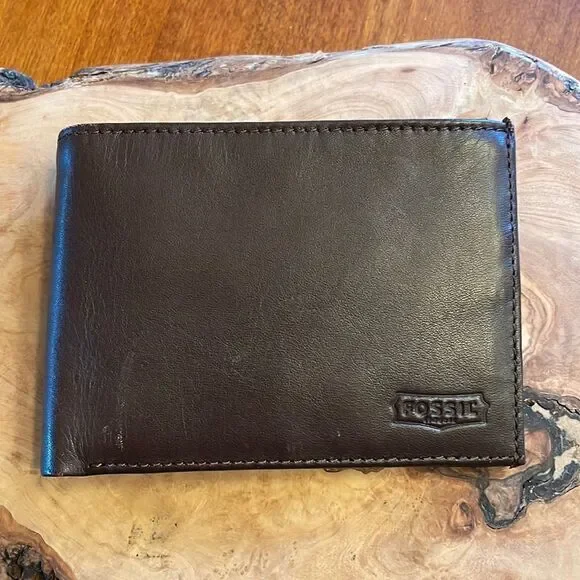 Fossil Mens Leather Bi-Fold Wallet with Change Compartment