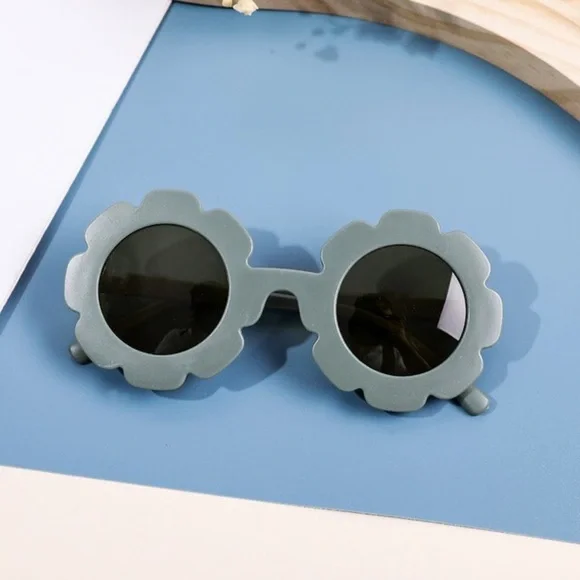 3/$20 NWT Kids Retro Sunnies