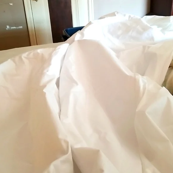 White zip up mattress pad cover fits full size bed