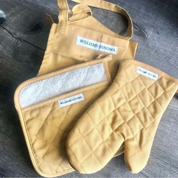 Williams Sonoma Yellow Apron Potholder Mitt Set