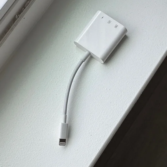 White Lightning to HDMI Adapter