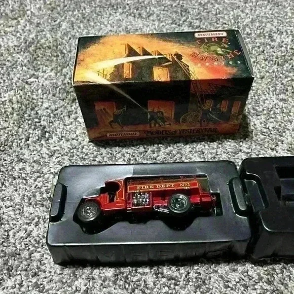 Matchbox Models of Yesteryear YFE11-M 1923 Mack AC Fire Engine Water Tanker MIB