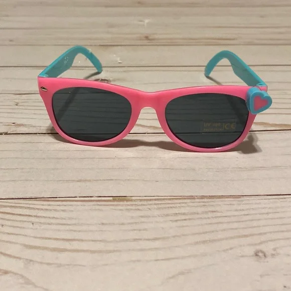 Little girls pink/seafoam heart sunglasses