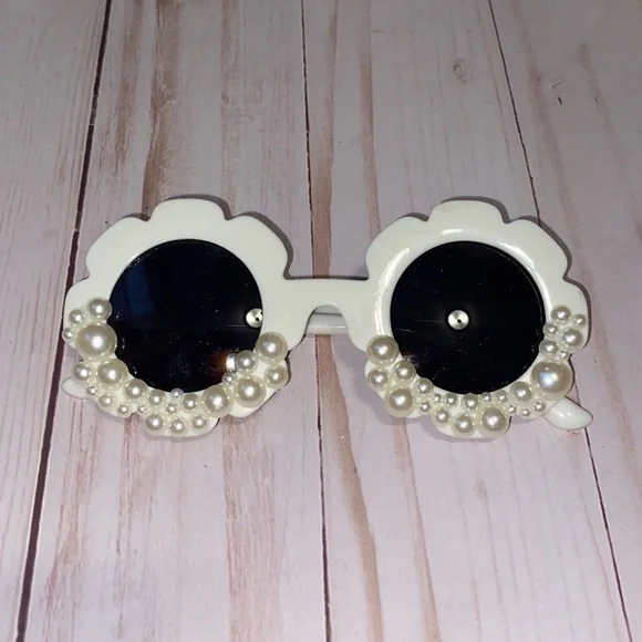 Girls white pearl flower shaped sunglasses