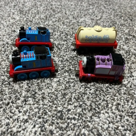 Thomas & Friends Take N Play Die Cast Train Magnetic Lot Engine Rosie, Thomas