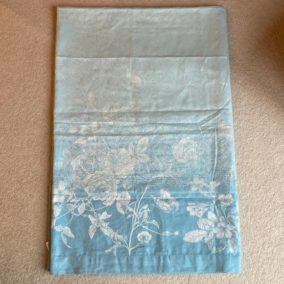 Williams Sonoma linen blend tablecloth 70 x 90”