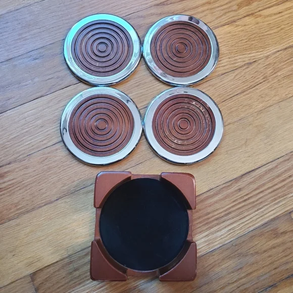 Williams Sonoma wood and metal round coaster set of four with‎ holder