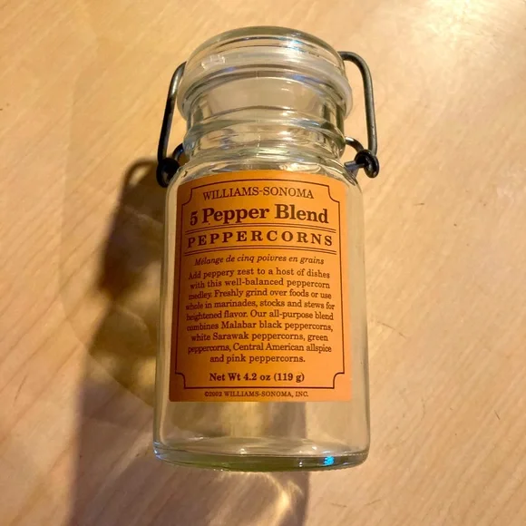 Williams Sonoma 5 Pepper Blend Glass Jar
