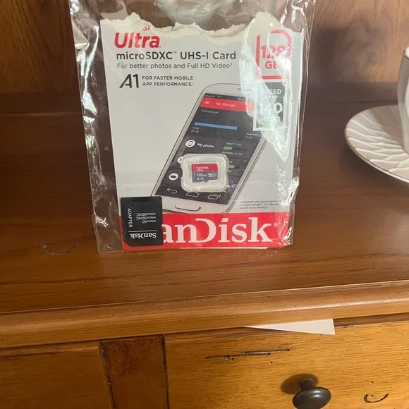 SanDisk 128GB Ultra microSDXC UHS-I Memory Card with Adapter -NWT never used