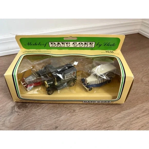 Lledo Models of Days Gone 1984 Collector Pack CP1 Vintage Diecast Ford Cars