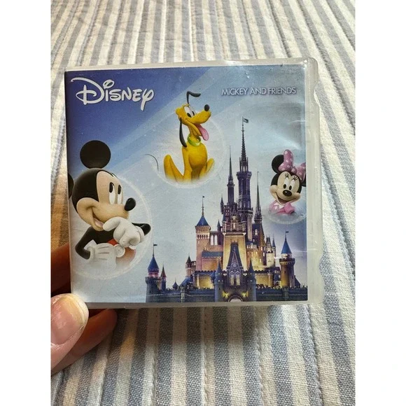 Cricut‎ Disney Mickey and Friends Cartridge 2003585 50 Images with Handbook Case