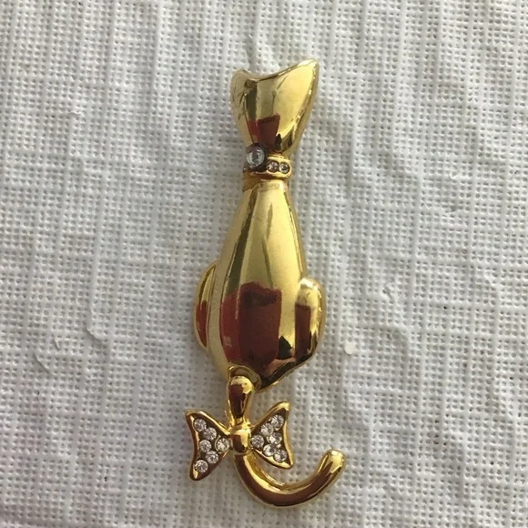 Chic Gold Color Cat Brooch with Sparkling Accents