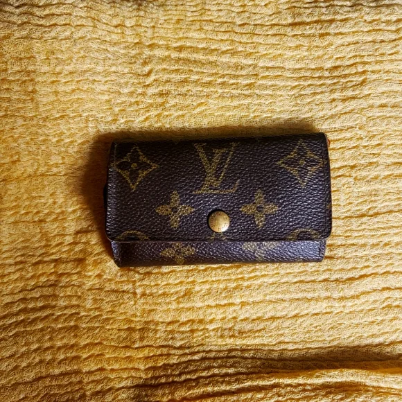 Louis Vuitton 6 Ring Key Wallet
