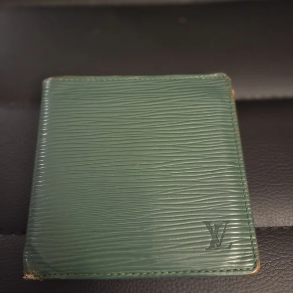 Vintage Louis Vuitton Epi Leather Bifold Wallet in Borneo Green