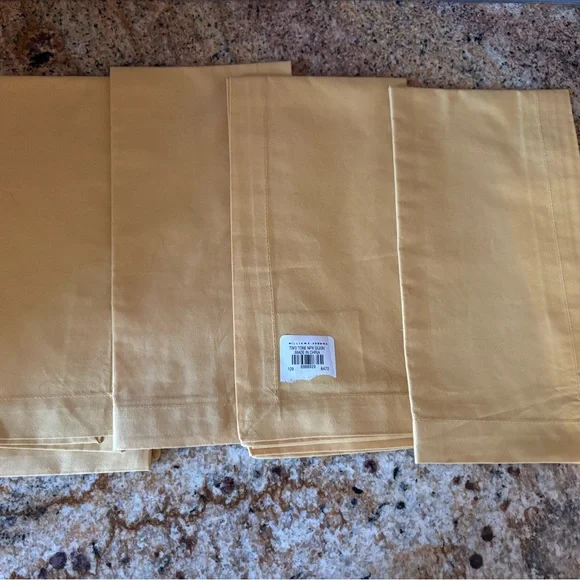 Williams Sonoma NWT set of 4 Dijon Yellow cotton Napkins