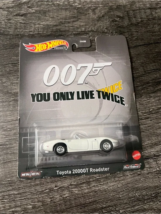 Hot Wheels Premium Toyota 2000GT Roadster 007 You Only Live Twice Real Riders