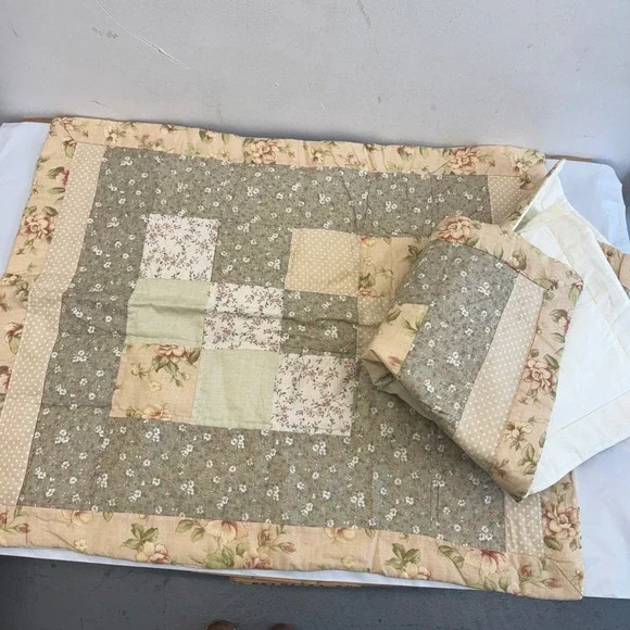 Patchwork Quilted pillowcase 2pc set shams floral patchwork Green White Cream