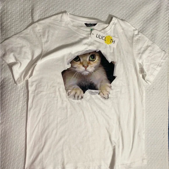 LILICLOTH White Cat Peek T-Shirt