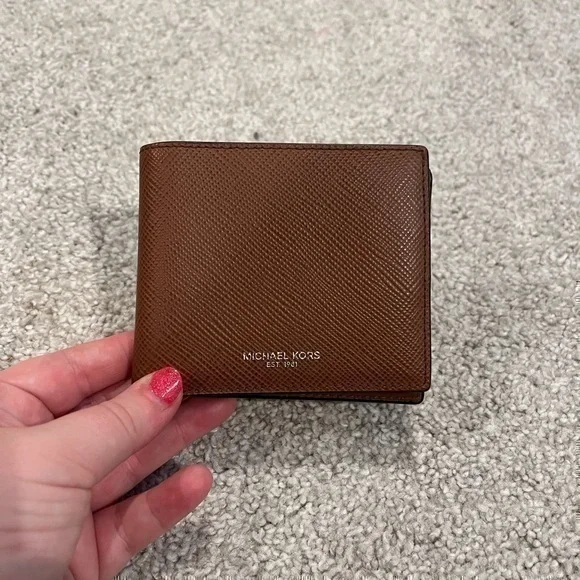 Michael Kors Harrison Slim Billfold Folding Leather Wallet in‎ Brown