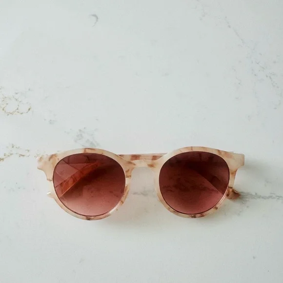 GAP Pink Sunglasses with Cat-Eye Frame and Gradient Lenses